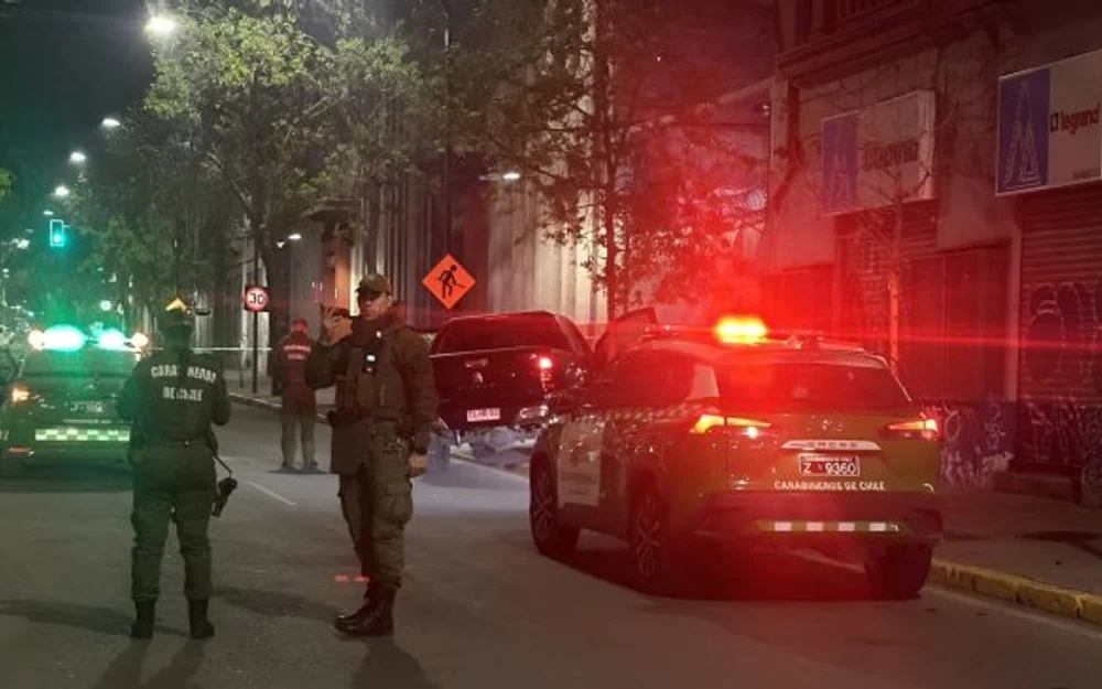 Automovilista fue acribillado por motociclistas en el centro de Santiago