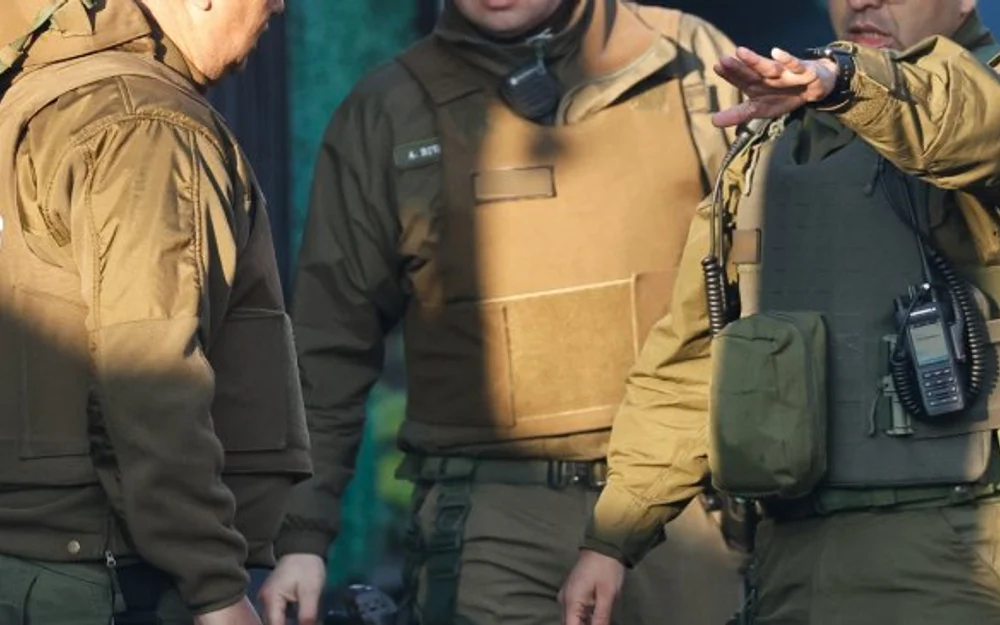 INDH evalúa acciones tras denuncia de procedimiento vejatorio de Carabineros en liceo de Quellón