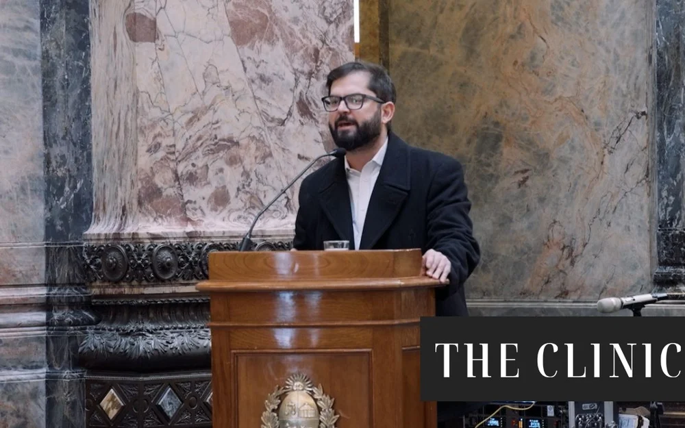 “Hoy día se habla de farmear aura”: La reflexión de Boric en el congreso de la izquierda en Montevideo
